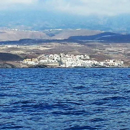 La Jaca, Tranquilidad, Sol Y Playa. La Listada